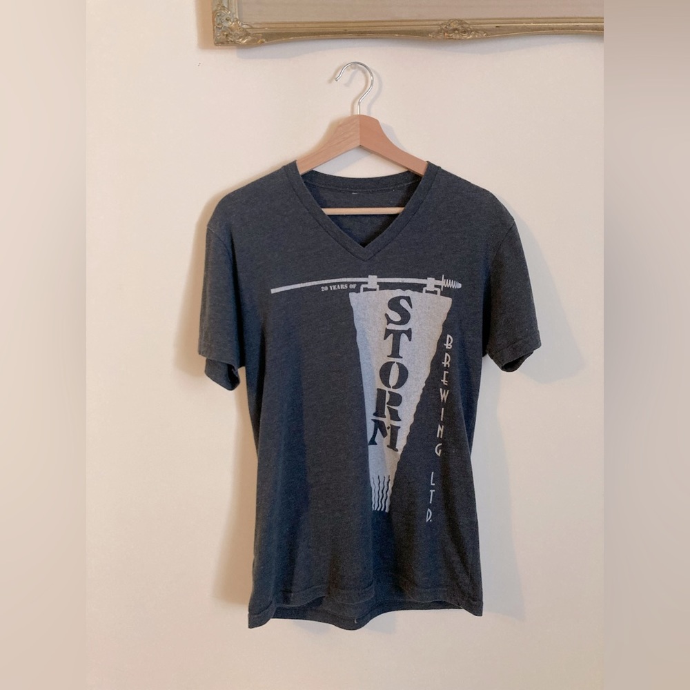 Storm Brewing Tee V Neck Grey Craft Beer T Shirt Size Small Unisex
